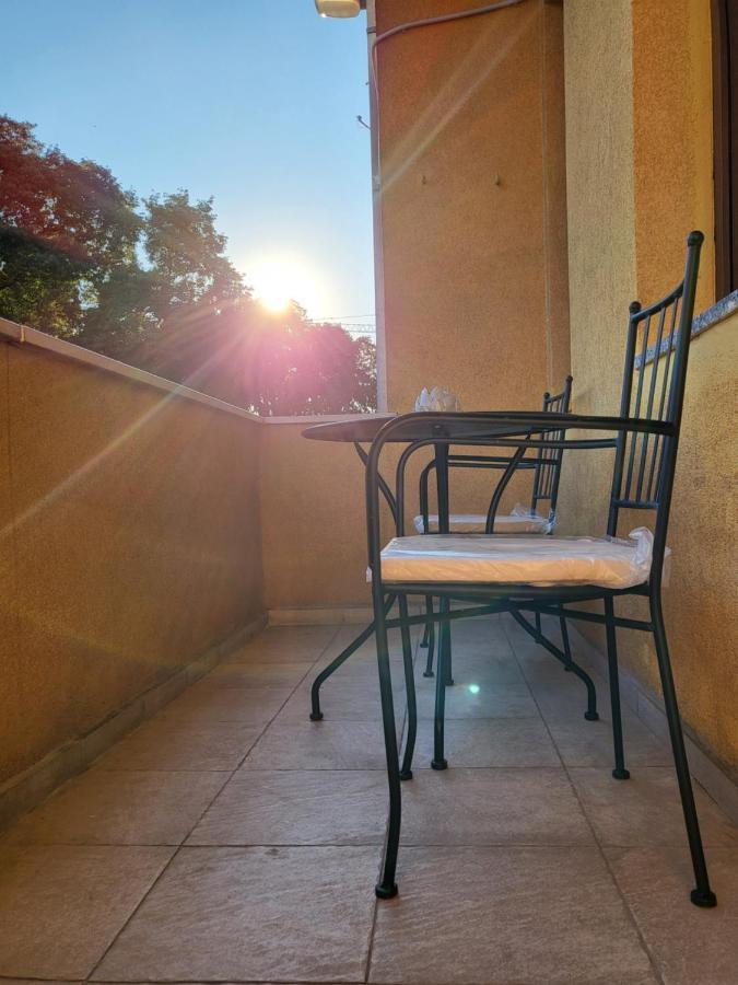 With Free Parking And Large Balcony *