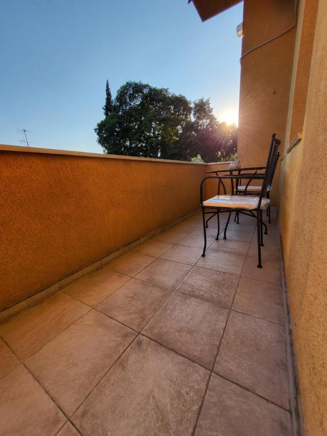 Apartment With Free Parking And Large Balcony