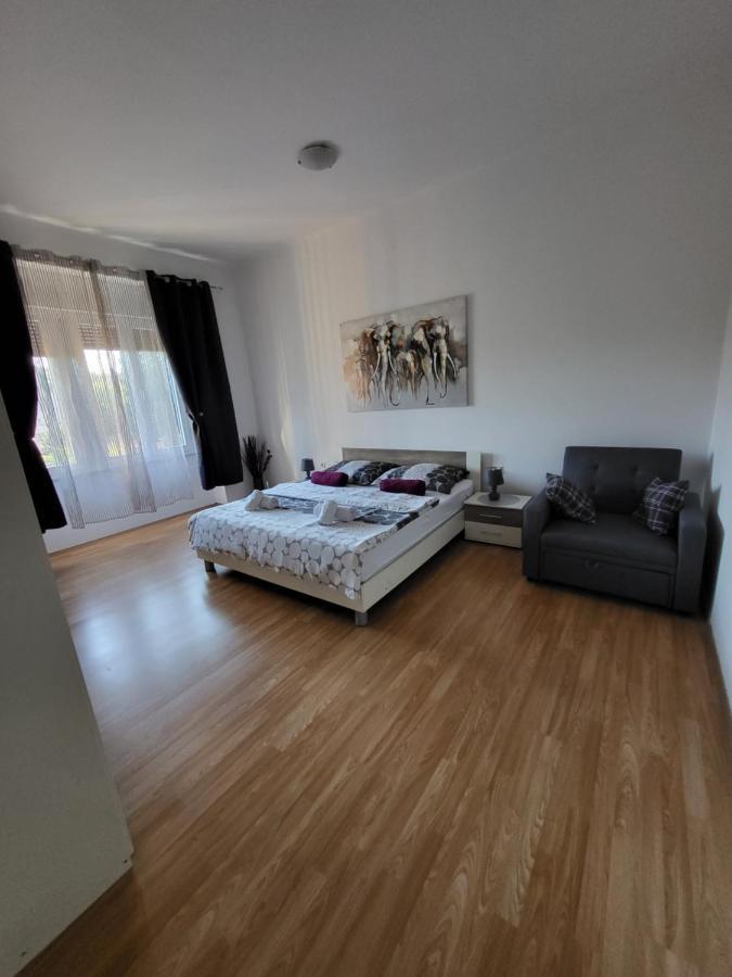 Apartment With Free Parking And Large Balcony