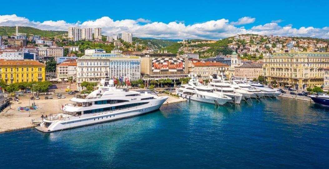 With Free Parking And Large Balcony Rijeka